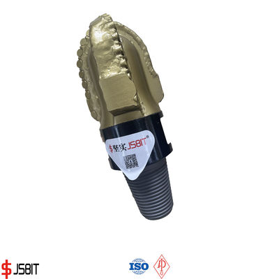 Cuerpo de acero de forja de diamante policristalino Compacto de perforación 3 cuchillas 132 mm