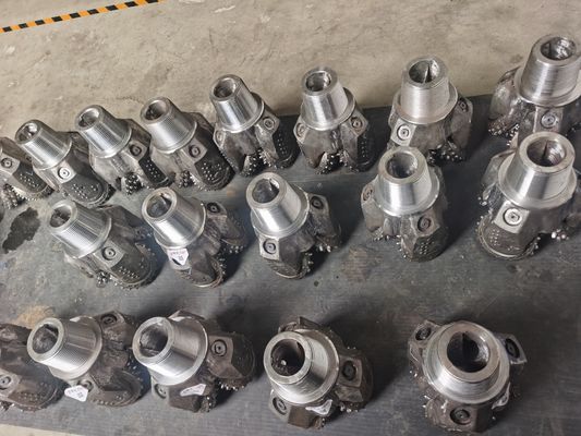 Fabrica 12 pulgadas IADC537 Tricone Roller Cone Bit para la perforación de pozos de petróleo