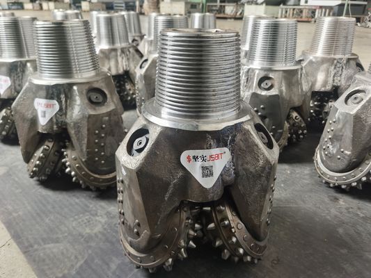 Fabrica 12 pulgadas IADC537 Tricone Roller Cone Bit para la perforación de pozos de petróleo