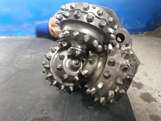 Fabrica 12 pulgadas IADC537 Tricone Roller Cone Bit para la perforación de pozos de petróleo